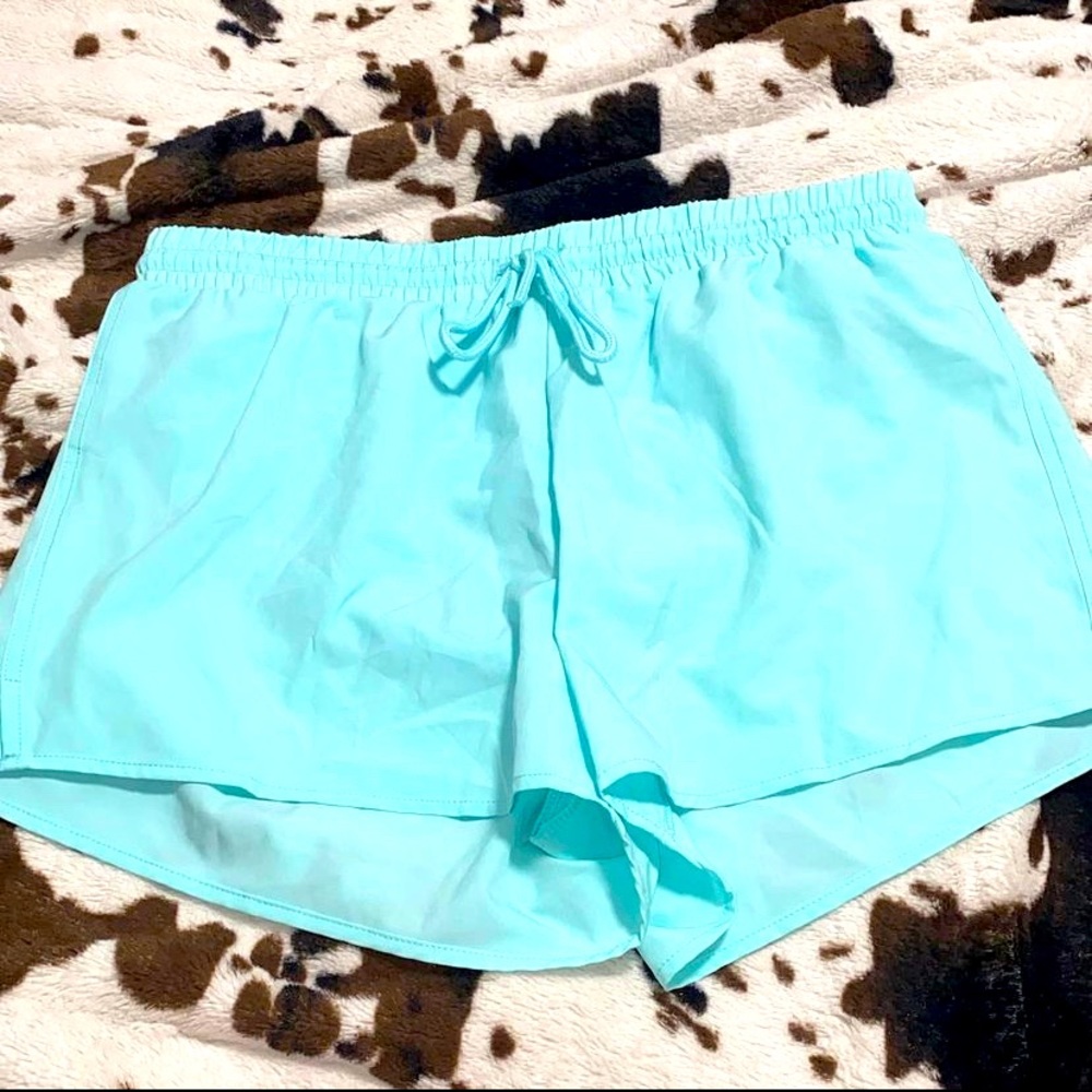 Turquoise crown and ivy